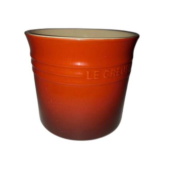 New Le Creuset Kitchen Utensil Holder Crock 2.3L Cerise Stoneware Large 2-3/4 qt - Picture 4 of 5